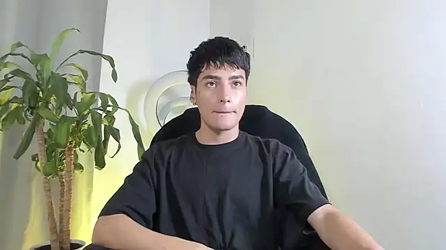 sebas rose online show from December 17, 2025, 1:38 pm