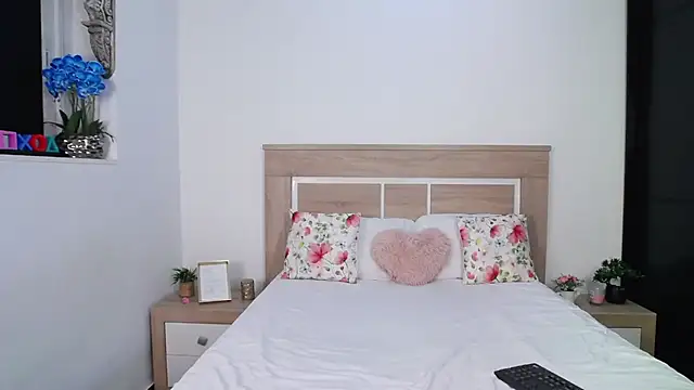 AylinRoss online show from October 24, 2025, 6:29 pm