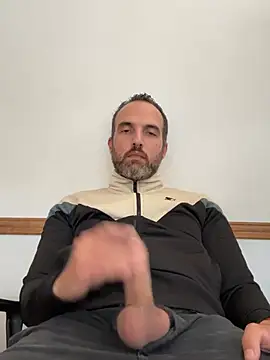 leon3875 online show from February 27, 2026, 3:23 pm