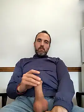 leon3875 online show from November 6, 2025, 3:27 pm