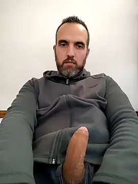 leon3875 online show from October 3, 2025, 3:46 pm