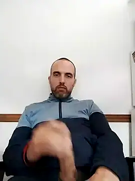 leon3875 online show from December 12, 2024, 3:27 pm