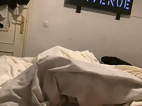 Bossinmidd12 online show from November 28, 2025, 4:56 am