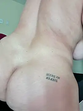 Snapshot of Escarlate4you_ chatting on April 4, 2026, 1:17 pm Escarlate4you online show from April 4, 2026, 1:17 pm