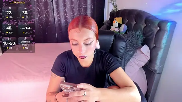 Violetaarey online show from April 17, 2026, 7:28 pm