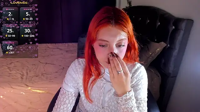 Snapshot of Violetaarey chatting on April 23, 2026, 2:07 am Violetaarey online show from April 23, 2026, 2:07 am