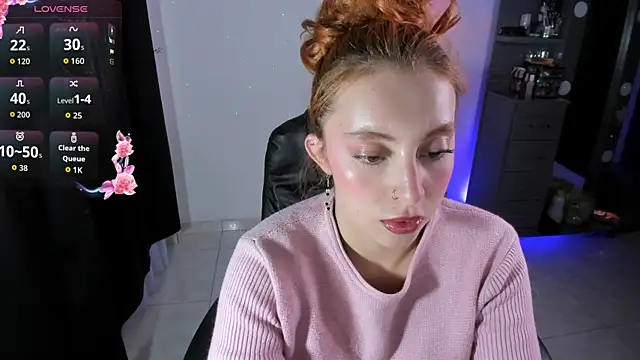Snapshot of Violetaarey chatting on May 11, 2026, 9:23 pm Violetaarey online show from May 11, 2026, 9:23 pm