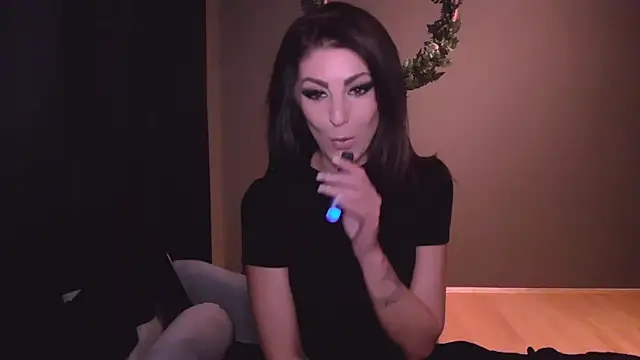 Snapshot of Saintrebella chatting on December 10, 2024, 1:22 am Saintrebella online show from December 10, 2024, 1:22 am