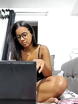 Bella Anjoss online show from April 16, 2026, 1:28 am