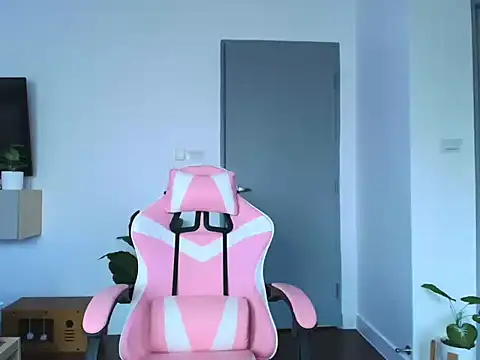 juicyshow  online show from September 14, 2025, 2:34 am