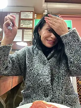 Snapshot of KimKelly13 chatting on January 19, 2026, 8:40 am KimKelly13 online show from January 19, 2026, 8:40 am