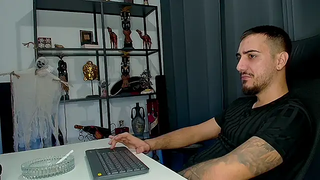 Snapshot of AndrewBanner chatting on February 3, 2025, 6:07 pm AndrewBanner online show from February 3, 2025, 6:07 pm