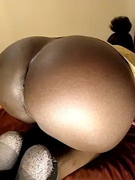 Misskhalifa  online show from October 6, 2025, 12:12 am