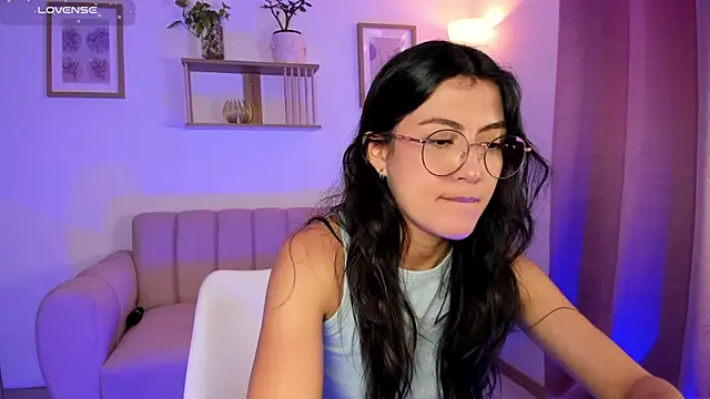 Snapshot of Lilabril chatting on July 28, 2026, 6:20 pm Lilabril online show from July 28, 2026, 6:20 pm