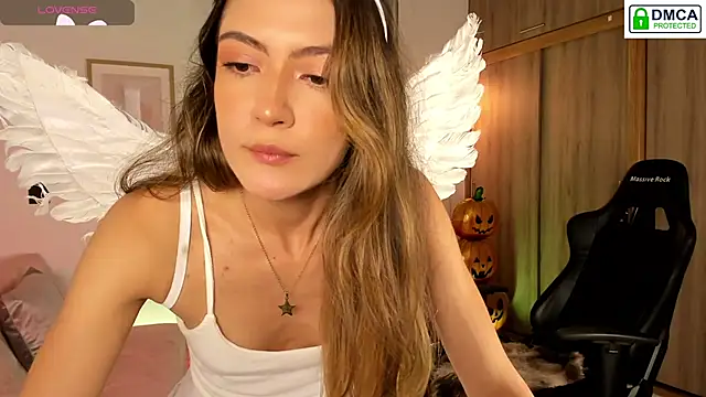 Lilabril online show from October 31, 2025, 3:08 pm