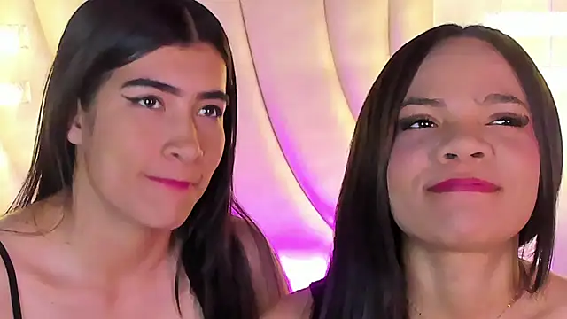 Snapshot of siara_and_zoe chatting on June 18, 2026, 11:21 pm siara and zoe online show from June 18, 2026, 11:21 pm