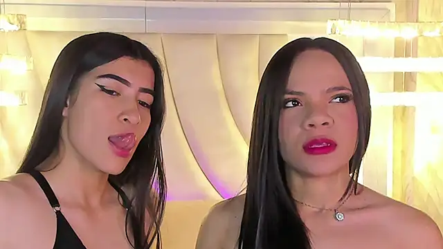 Snapshot of siara_and_zoe chatting on July 4, 2026, 12:06 am siara and zoe online show from July 4, 2026, 12:06 am
