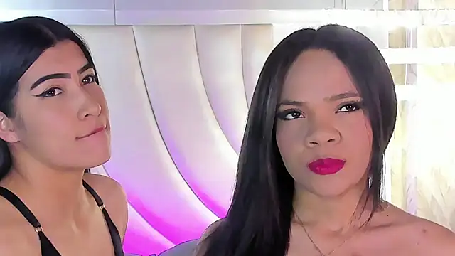 Snapshot of siara_and_zoe chatting on August 1, 2026, 12:08 am siara and zoe online show from August 1, 2026, 12:08 am