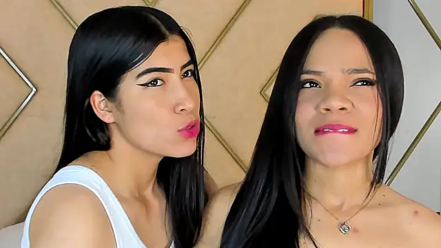 Snapshot of siara_and_zoe chatting on August 4, 2026, 11:42 pm siara and zoe online show from August 4, 2026, 11:42 pm