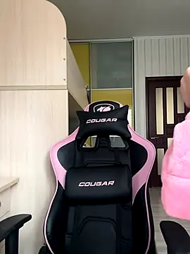 Julietta a online show from November 18, 2025, 8:17 am