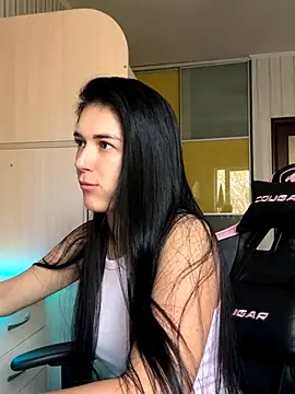 Julietta a online show from November 14, 2025, 7:45 am