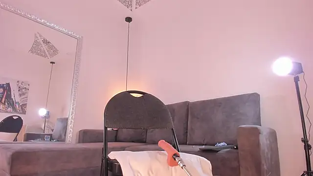 Isabella francoo online show from September 21, 2025, 11:59 am