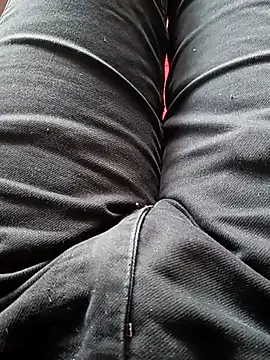 Snapshot of HeftyTheory7 chatting on November 24, 2025, 8:03 am HeftyTheory7 online show from November 24, 2025, 8:03 am