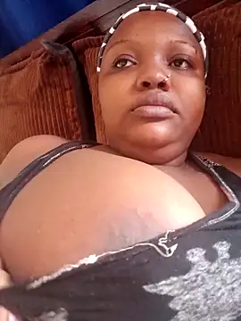 queennapal online show from April 13, 2026, 6:50 am