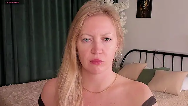 Snapshot of sugamomy chatting on October 11, 2025, 12:11 am sugamomy online show from October 11, 2025, 12:11 am