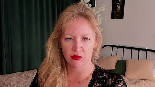 Snapshot of sugamomy chatting on September 16, 2025, 12:11 am sugamomy online show from September 16, 2025, 12:11 am