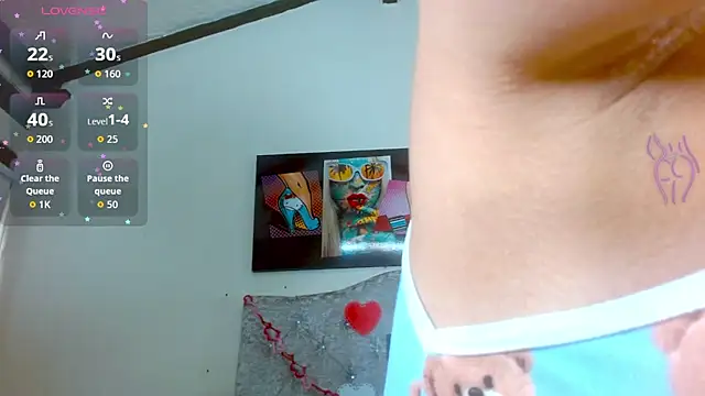 Eva Hoot online show from October 19, 2025, 4:43 pm