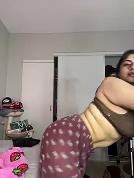 Snapshot of ThickerThanYoBitch chatting on January 19, 2025, 8:29 am ThickerThanYoBitch online show from January 19, 2025, 8:29 am