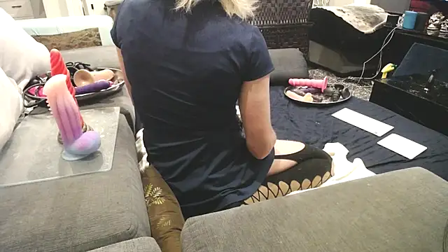 Snapshot of AssmannCD chatting on October 4, 2025, 10:39 am AssmannCD online show from October 4, 2025, 10:39 am