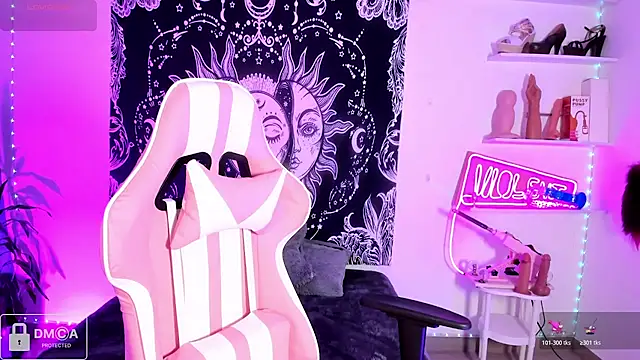 Violet-Queen online show from April 7, 2026, 4:14 am