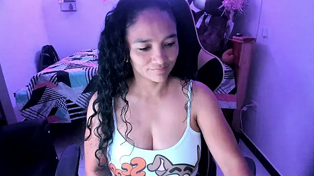 Snapshot of rayza_mature_154 chatting on November 6, 2025, 2:43 pm rayza mature 154 online show from November 6, 2025, 2:43 pm