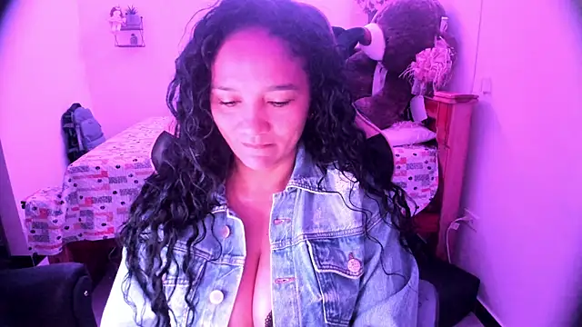 Snapshot of rayza_mature_154 chatting on November 1, 2025, 3:06 pm rayza mature 154 online show from November 1, 2025, 3:06 pm