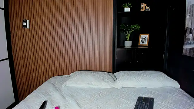 Snapshot of Elena-Rosse chatting on May 9, 2026, 1:20 am Elena-Rosse online show from May 9, 2026, 1:20 am