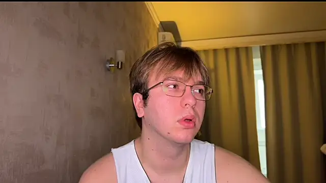 kiopiggy online show from November 12, 2025, 7:01 am