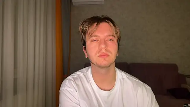 kiopiggy online show from December 1, 2025, 7:04 pm