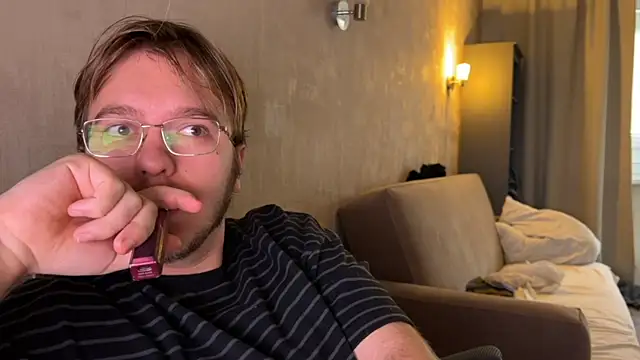 Snapshot of kiopiggy chatting on November 4, 2025, 6:50 am kiopiggy online show from November 4, 2025, 6:50 am