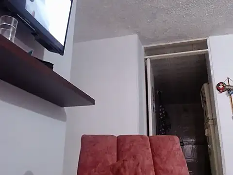 Snapshot of SuzzyyM chatting on January 9, 2026, 10:39 pm SuzzyyM online show from January 9, 2026, 10:39 pm