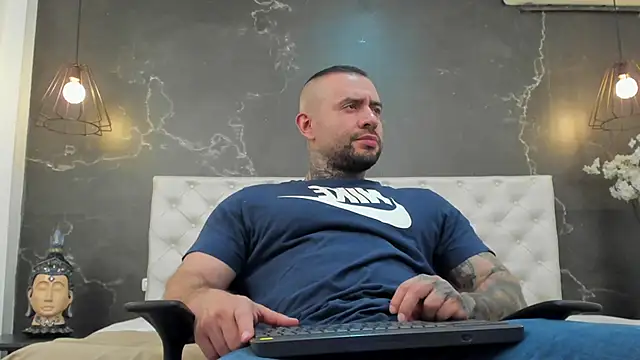 BruceDallas online show from February 2, 2025, 3:10 am