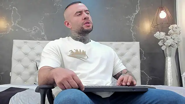 BruceDallas online show from March 20, 2025, 11:23 pm