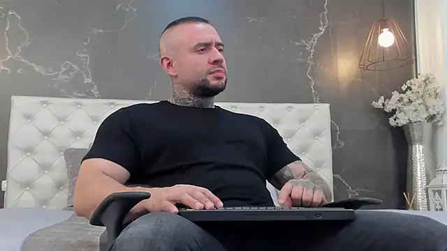 BruceDallas online show from March 2, 2025, 1:04 am