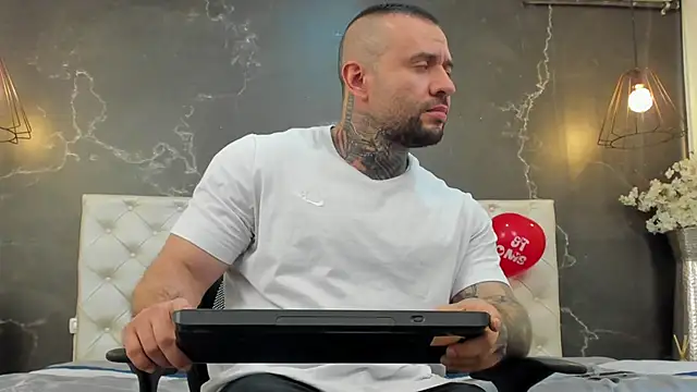 BruceDallas online show from February 15, 2025, 2:37 am