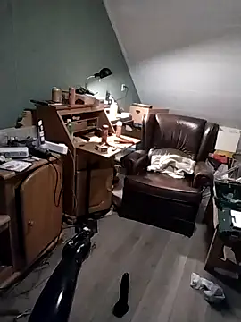 Snapshot of Knuffelstaaf123 chatting on November 17, 2025, 1:09 am Knuffelstaaf123 online show from November 17, 2025, 1:09 am