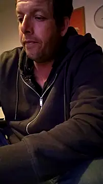 Snapshot of Knuffelstaaf123 chatting on April 19, 2026, 8:22 pm Knuffelstaaf123 online show from April 19, 2026, 8:22 pm