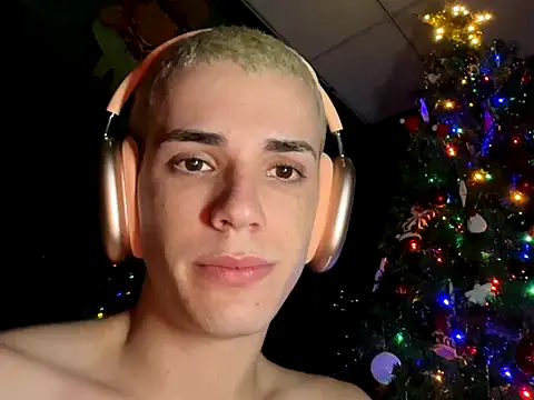 Snapshot of Cristian_Delgado chatting on December 4, 2025, 5:39 am Cristian Delgado online show from December 4, 2025, 5:39 am