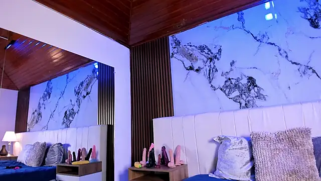 LittleScarlet online show from January 10, 2025, 11:43 am