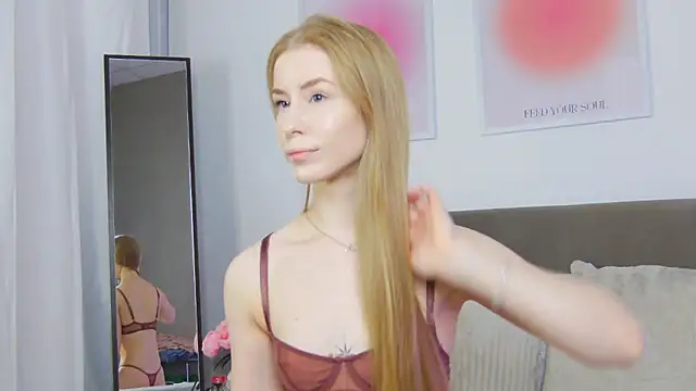 VioletiSwone online show from September 23, 2025, 4:08 am